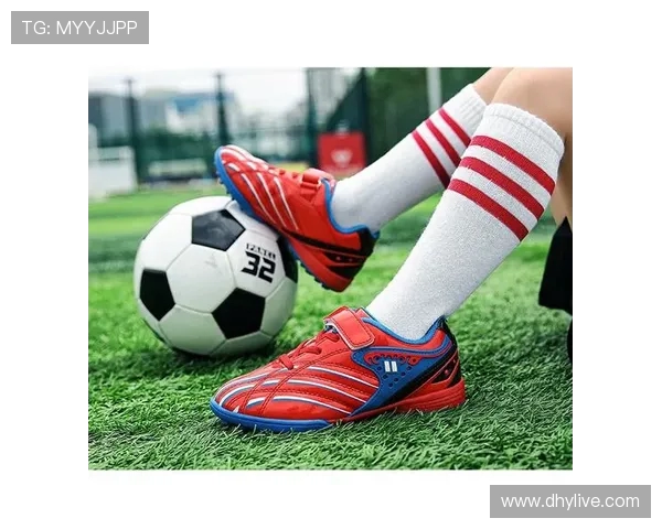 10岁男孩足球鞋精选推荐与舒适安全表现全面购买使用攻略实用贴 10岁男孩足球鞋精选推荐与舒适安全表现全面购买使用攻略实用贴